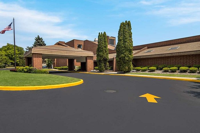 Ascend Hotel Collection Manitowoc, WI